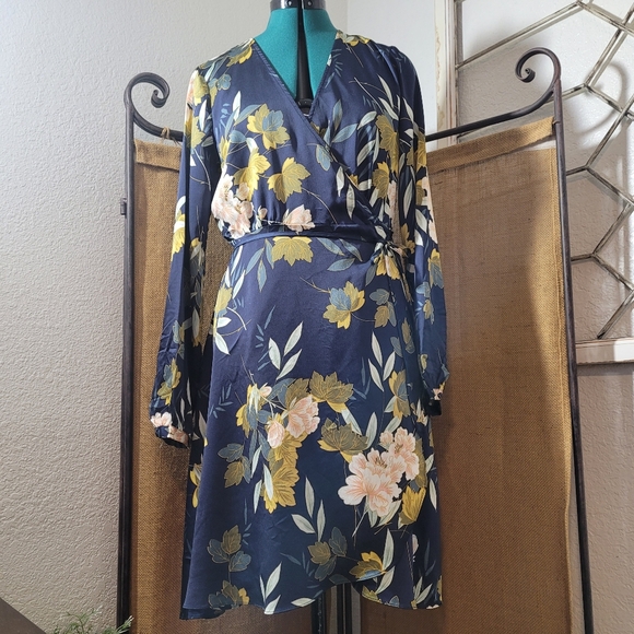 Lulus Dresses & Skirts - Lulus navy floral wrap dress with tie waist and long sleeves. Size Medium